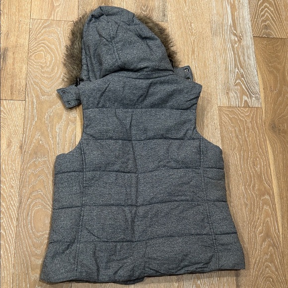 Banana Republic Gray Puffer Vest - Picture 8 of 9